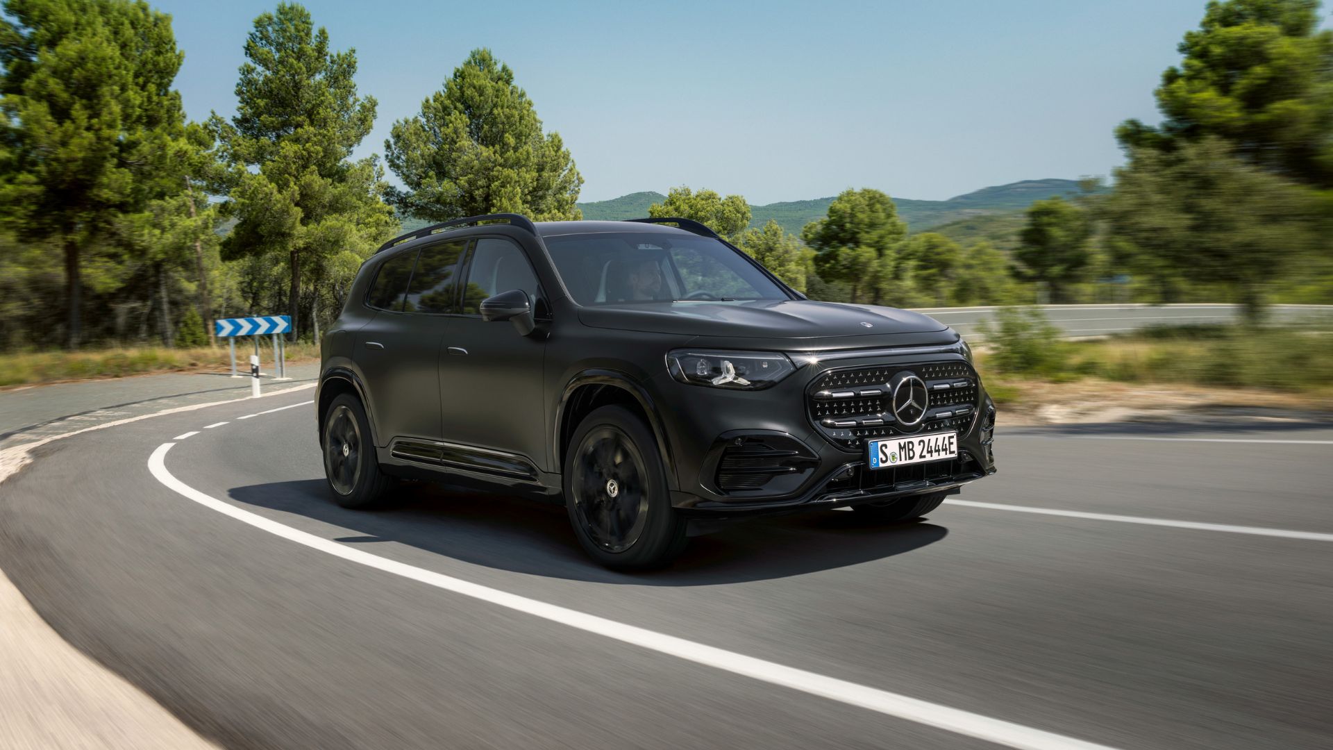 Mercedes GLB på väg