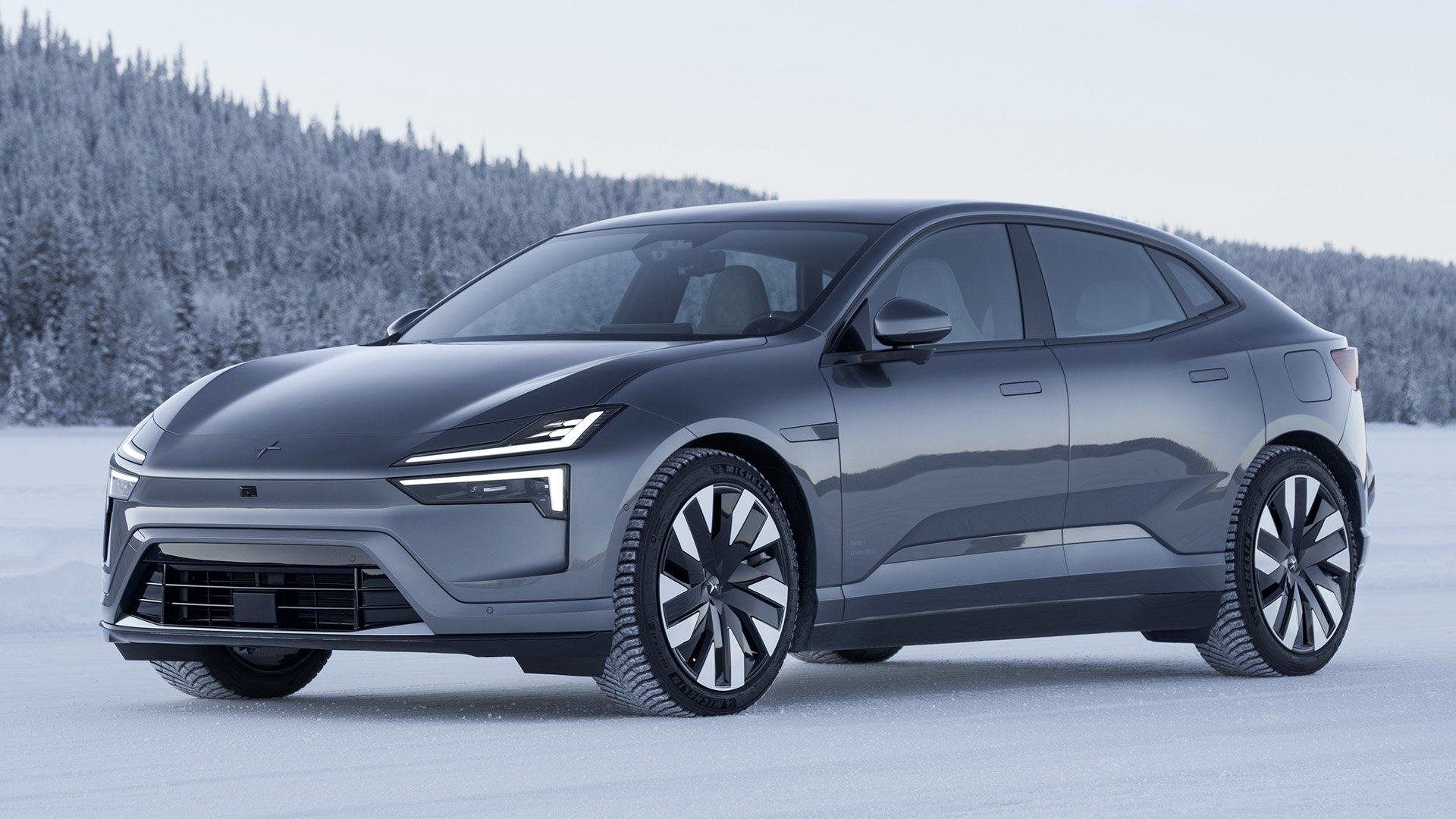 Polestar 4 på snö