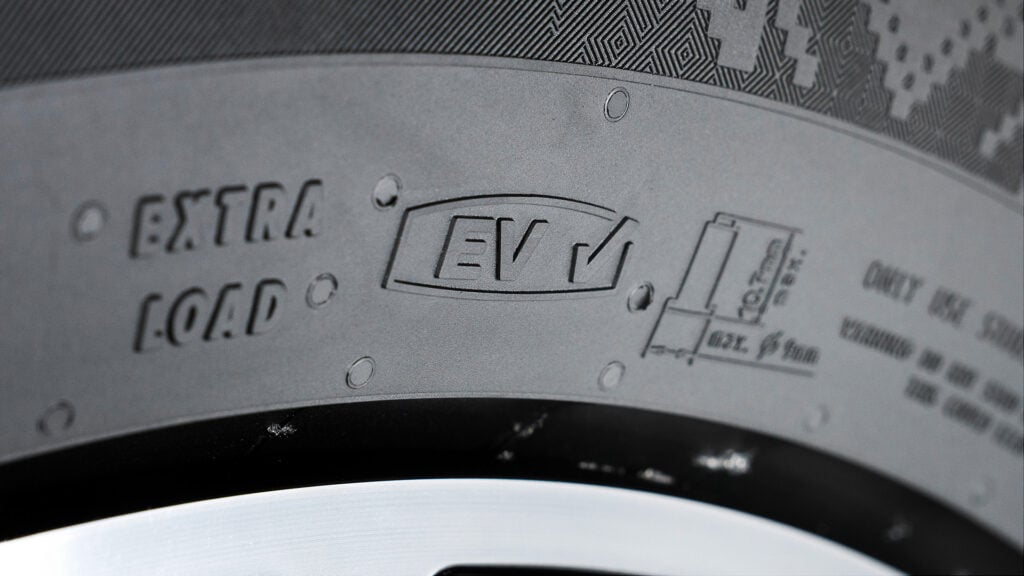 Elbilsmärkning på däcket