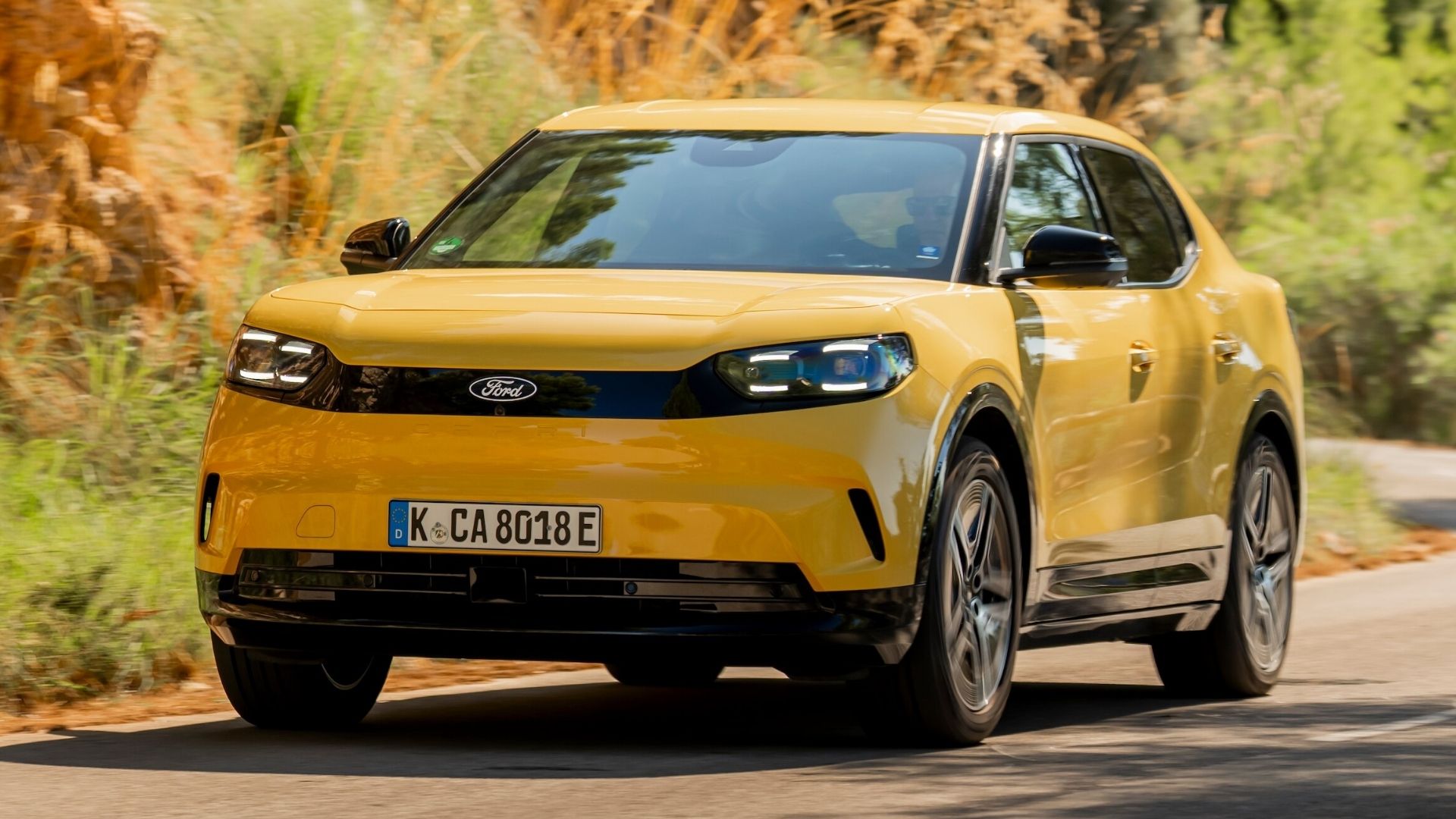 Helelektriska Ford Capri under körning