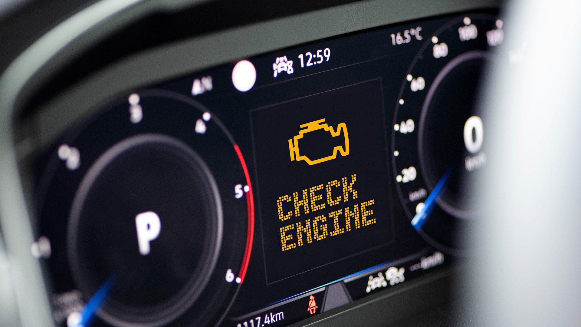 Motorlampa lyser på instrumentpanel