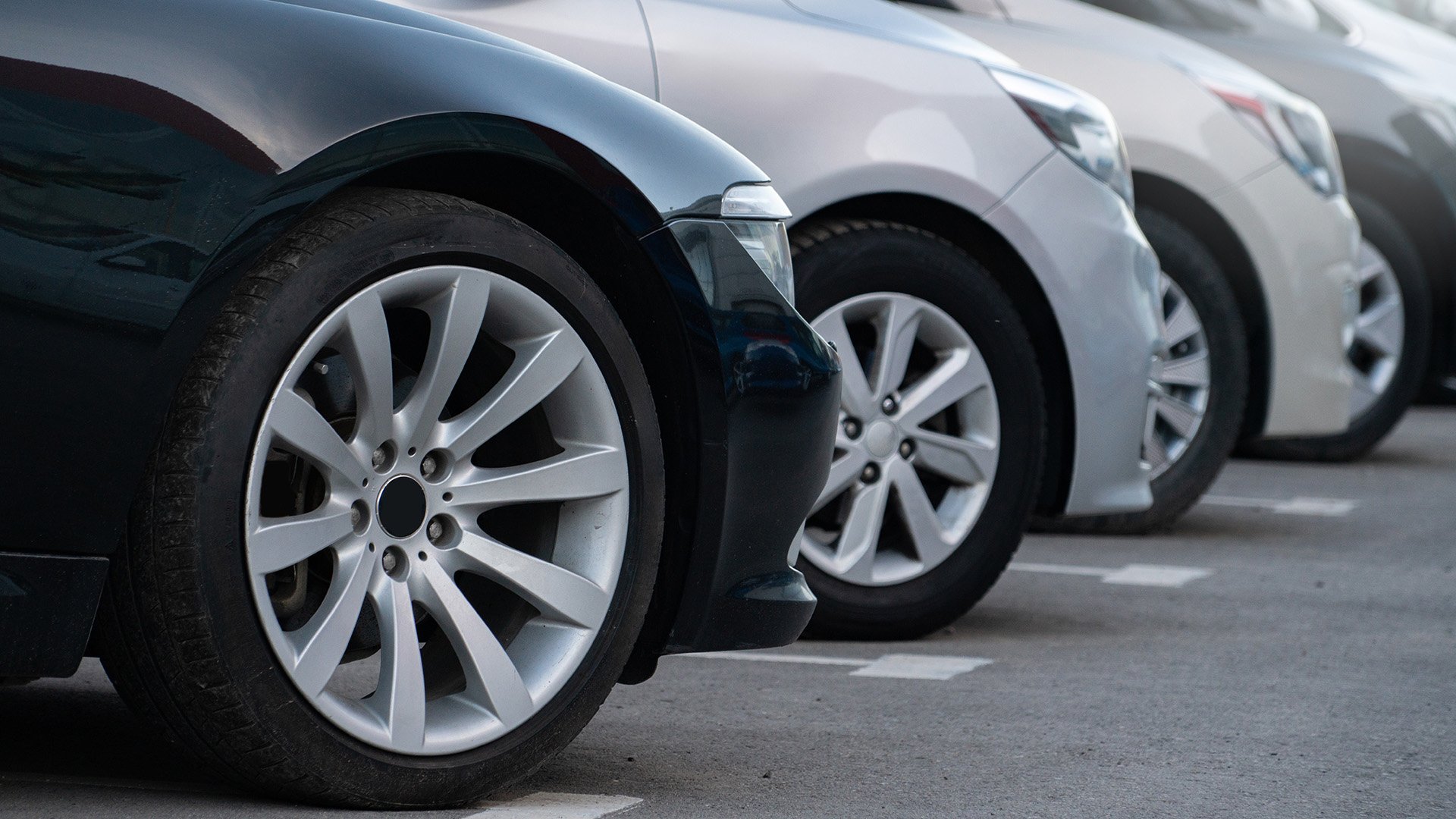 Begagnade bilar på rad