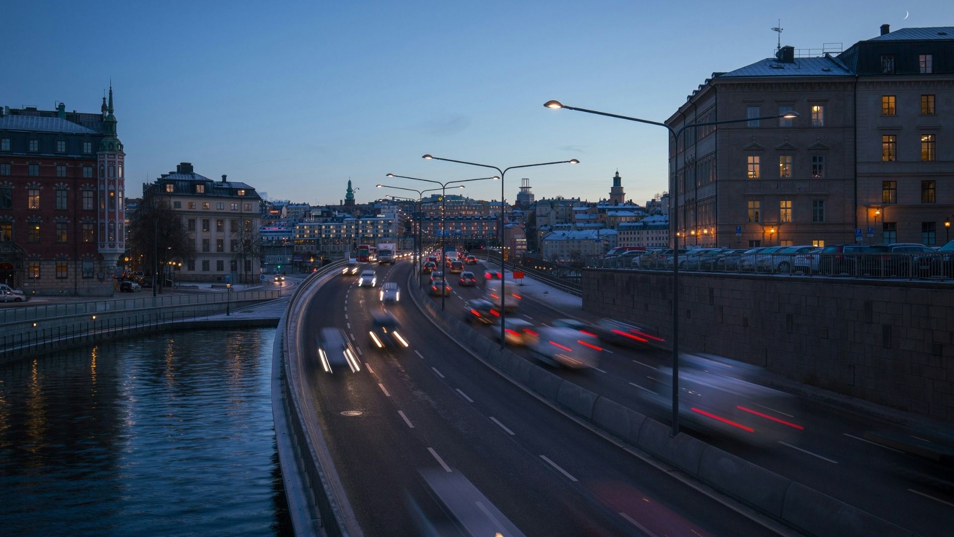 Kvällstrafik i Stockholm som illustration till en artikel om hårdare straff för vansinneskörning