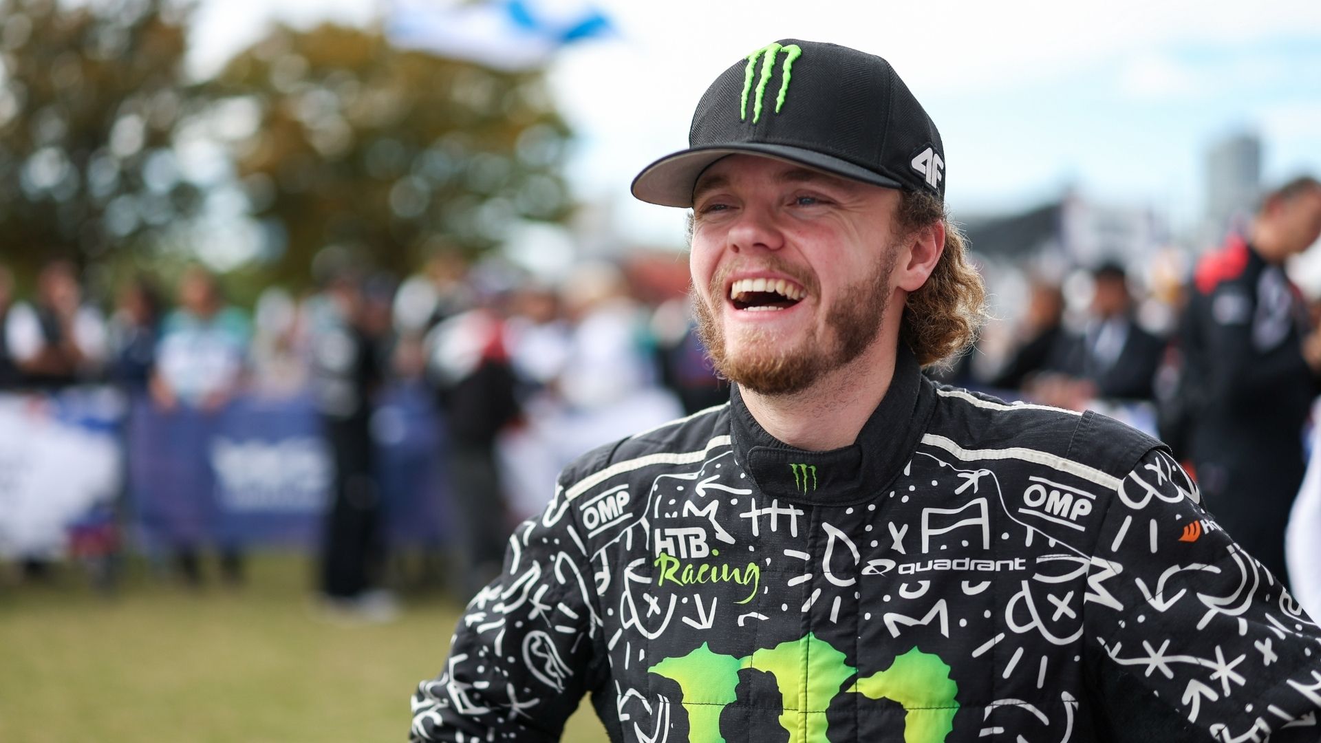 Oliver Solberg ler inför Rally-VM 2026