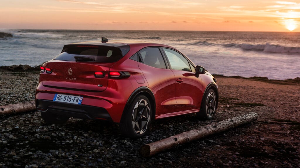 Renault Clio 6gen red snett bakifrån