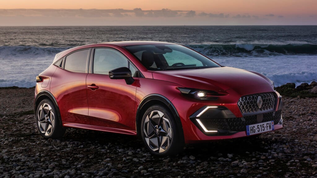 Renault Clio 6gen red snett framifrån