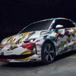 Volkswagen ID.Polo snett framifrån i studiomiljö.