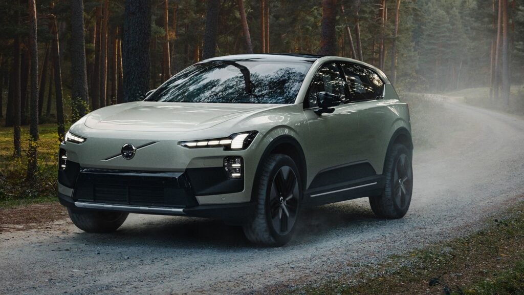 Volvo EX60 Cross Country på grusväg