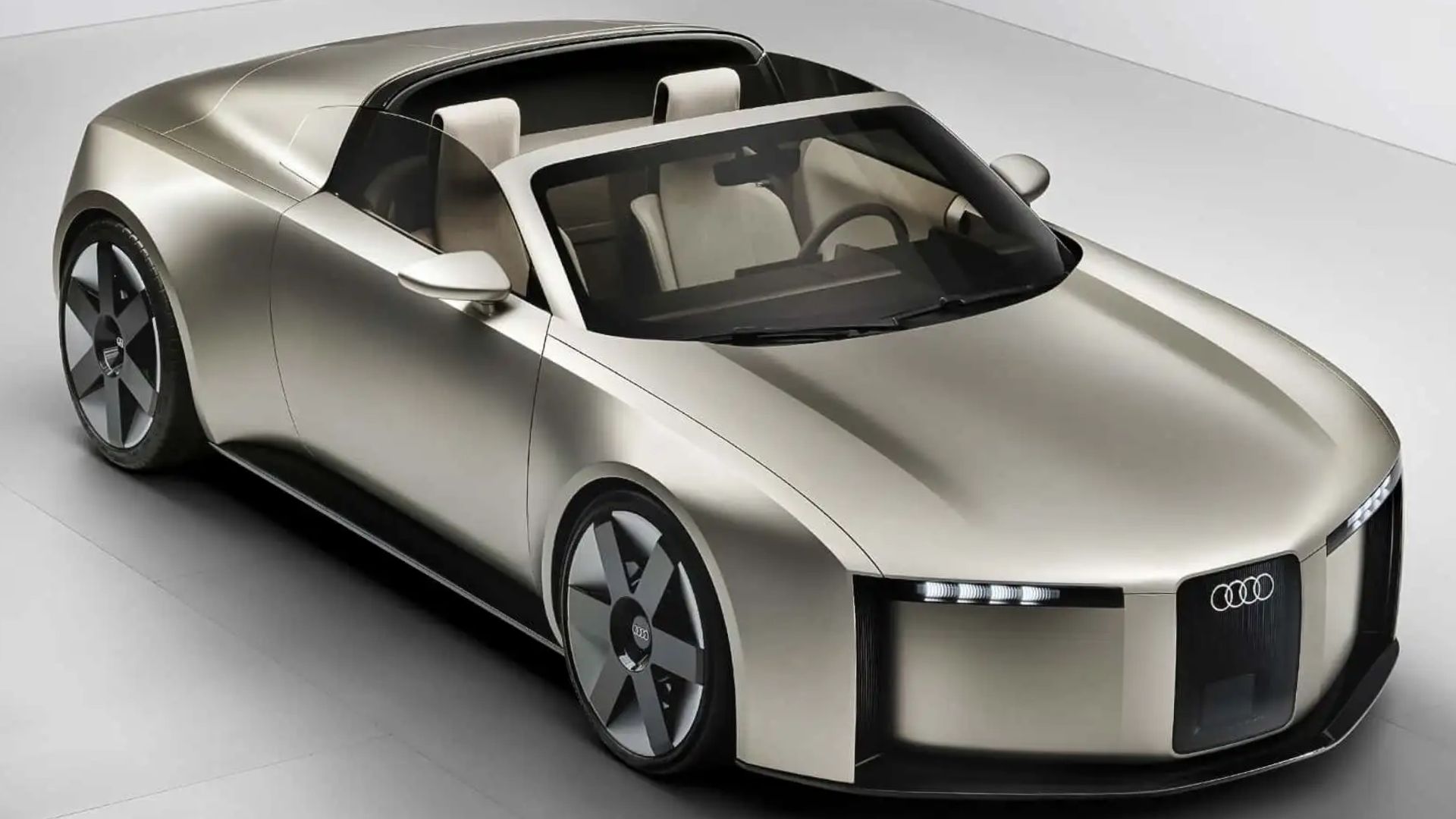 Audi Concept C framifrån med targaöppning, bred spårvidd och slimmade strålkastare.