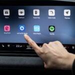 Audis infotainmentsystem med appar för parkering, laddning och tankning