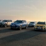 Dacias kompletta modellprogram för 2026 – Bigster, Duster, Jogger, Sandero Stepway och Spring uppställda i ökenlandskap