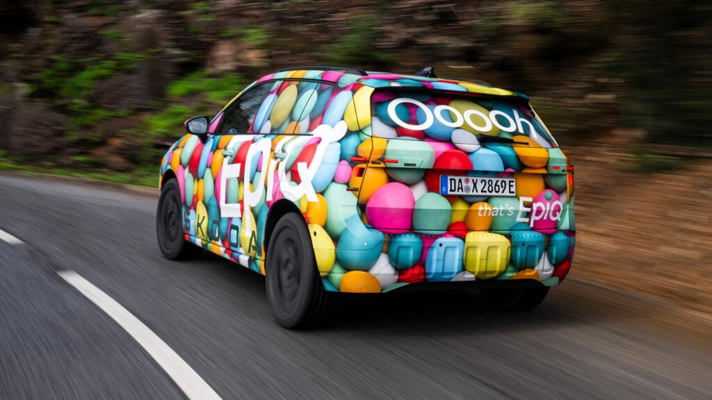 Maskerad Skoda Epic bakifrån