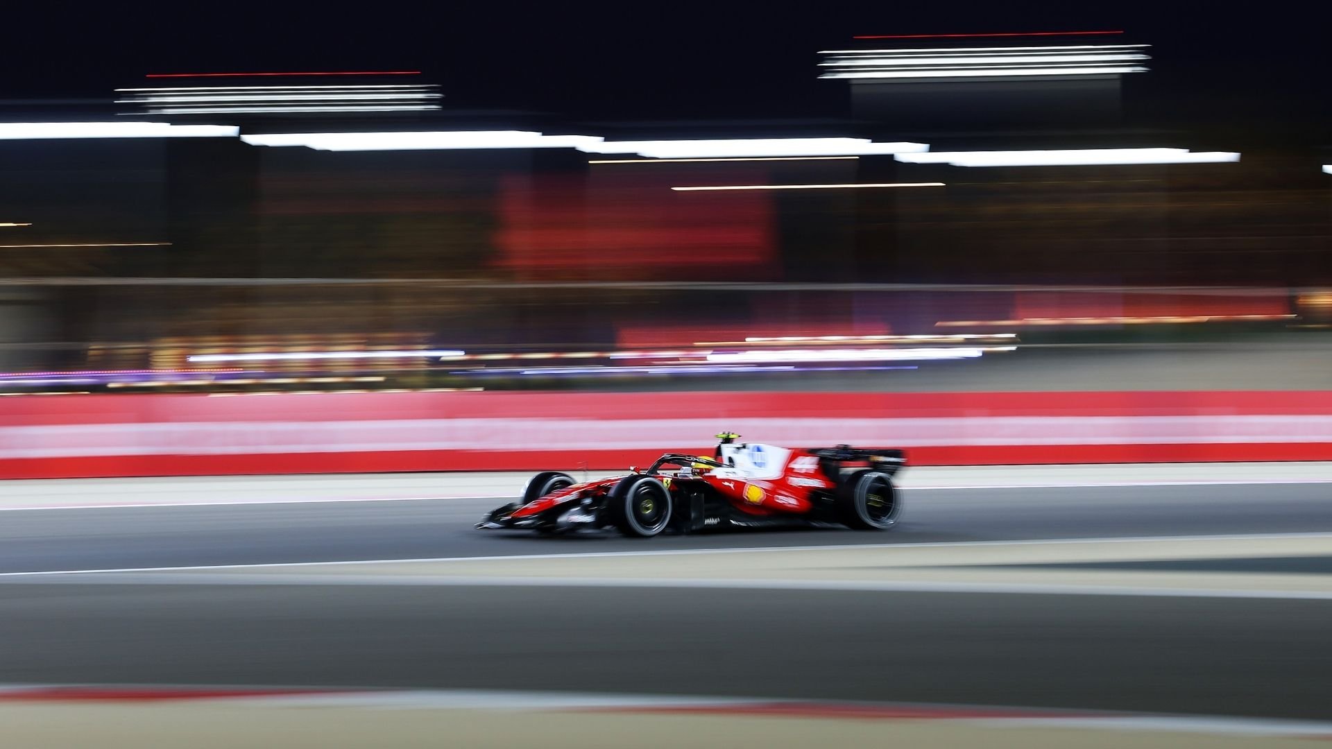 Ferrari-bil under Formel 1-testerna i Bahrain inför säsongen 2026