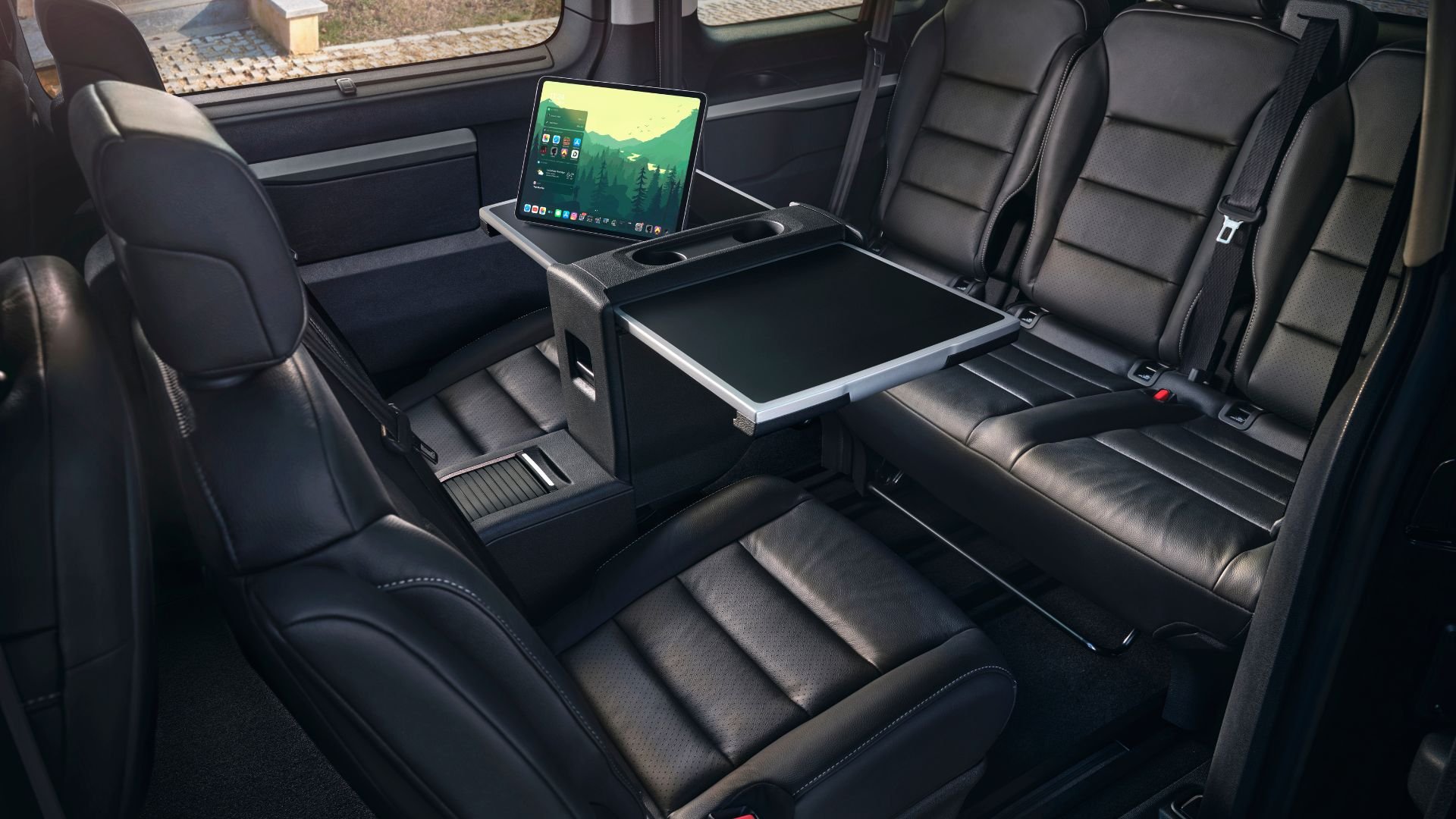 Fiat Ulysse baksäte med fällbart bord och surfplatta – flexibel interiör