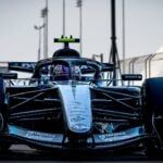 Mercedes F1 2026-bil i pitlane under Bahrain-testningen
