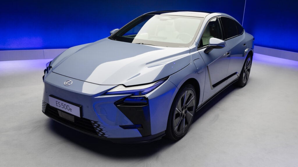 Blå Lexus ES 500e