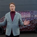 Ola Källenius framför en maskerad Mercedes-Benz VLE