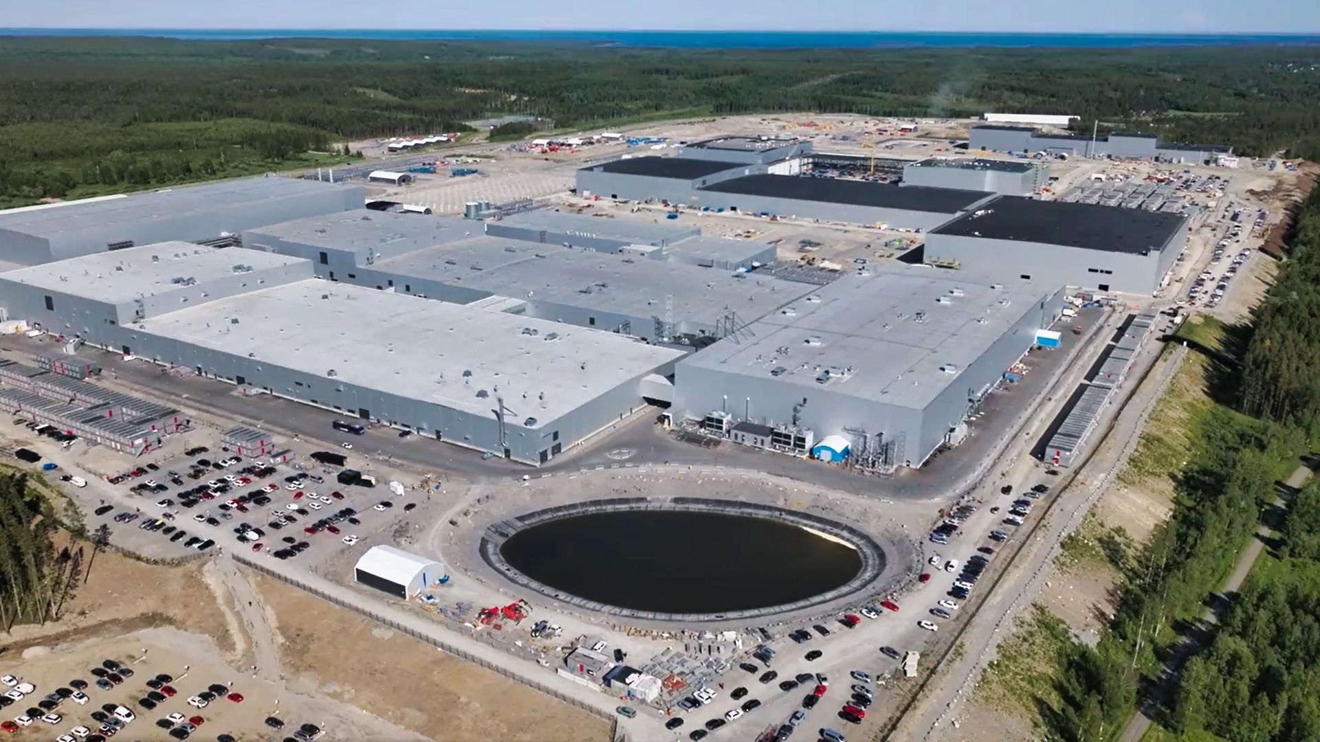 Flygbild över Northvolt Ett-batterifabriken i Skellefteå, som nu övertagits av amerikanska Lyten