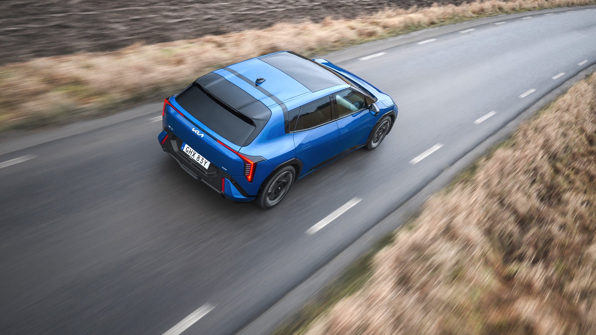 Kia EV4 på väg bakifrån