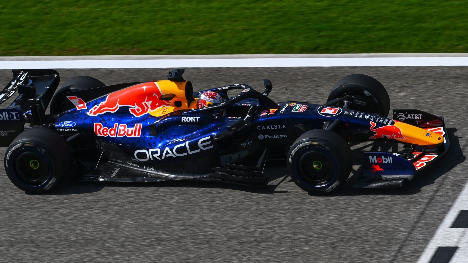 Red Bulls Formel 1-bil under försäsongstesterna i Bahrain inför säsongen 2026