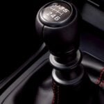 Manuell växellåda i Subaru – detaljbild på växelspak