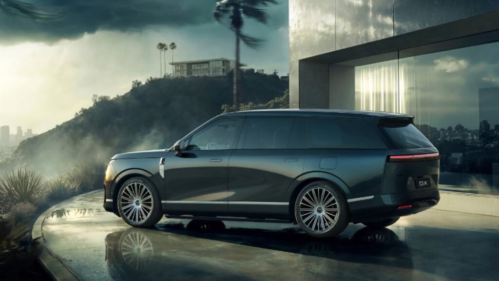 Xpeng GX snett bakifrån