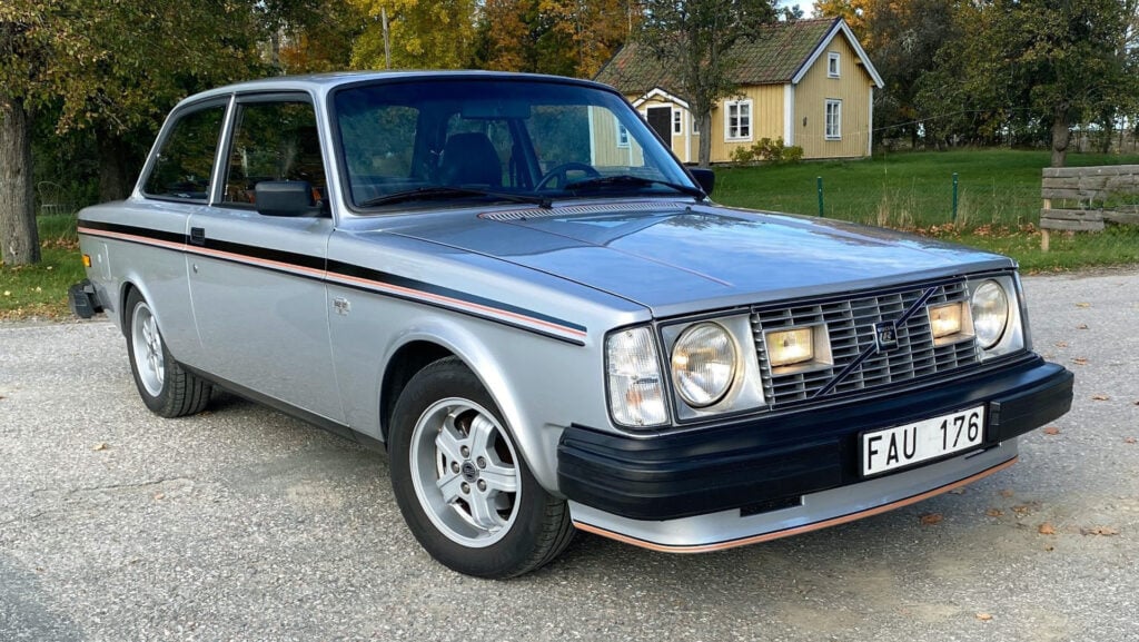Volvo 242 GT -78 snett framifrån