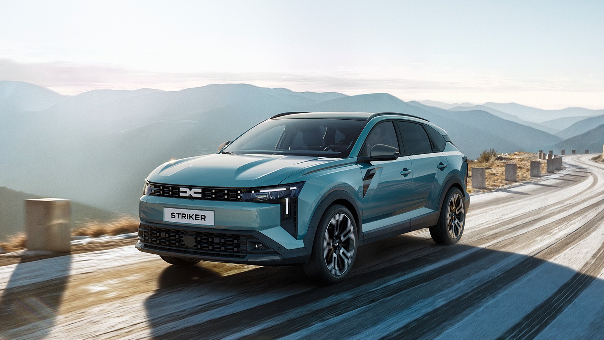 Dacia strikig på vinterväg i bergen