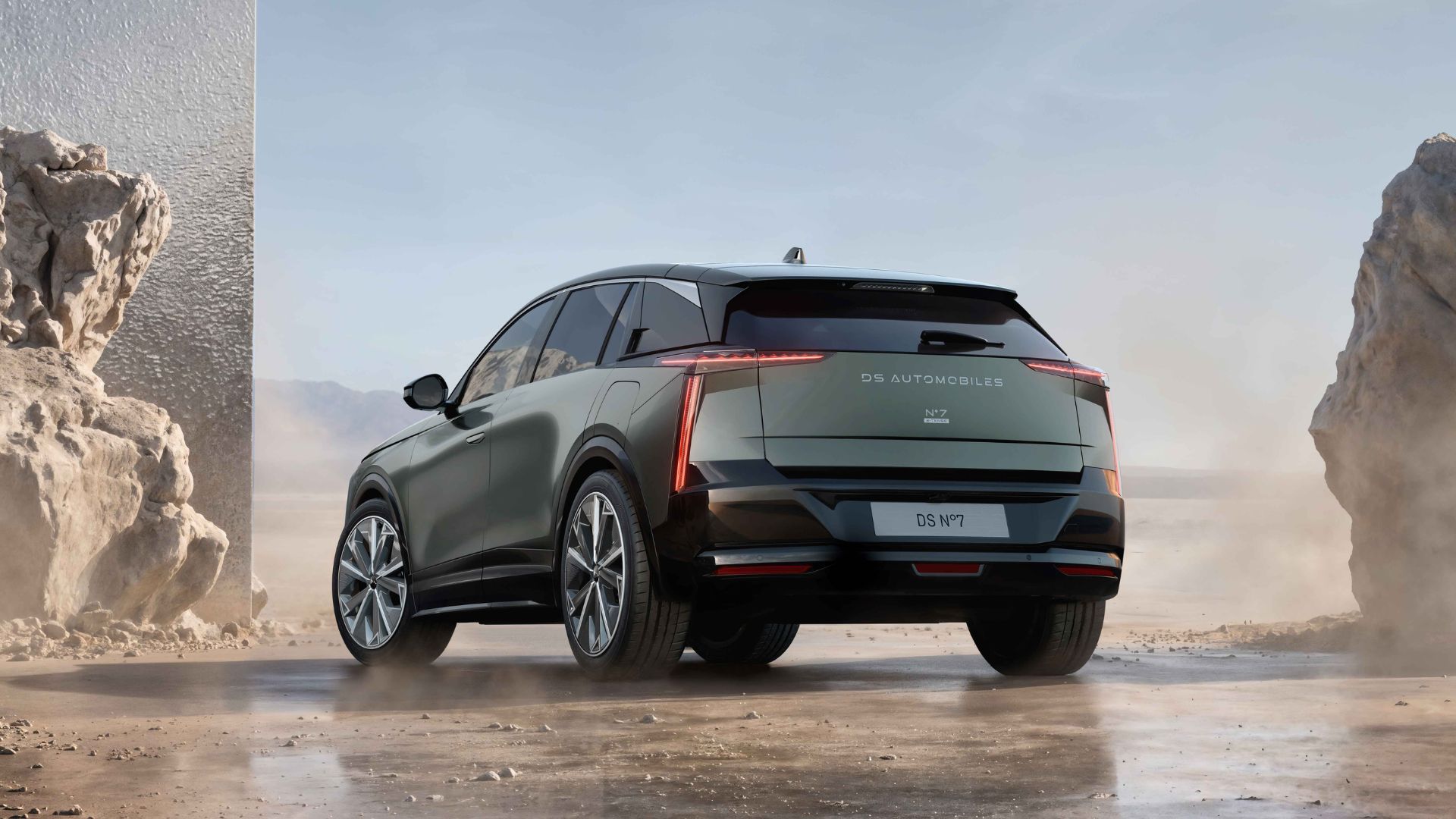 Nya DS N°7 sedd bakifrån i trekvarts vinkel