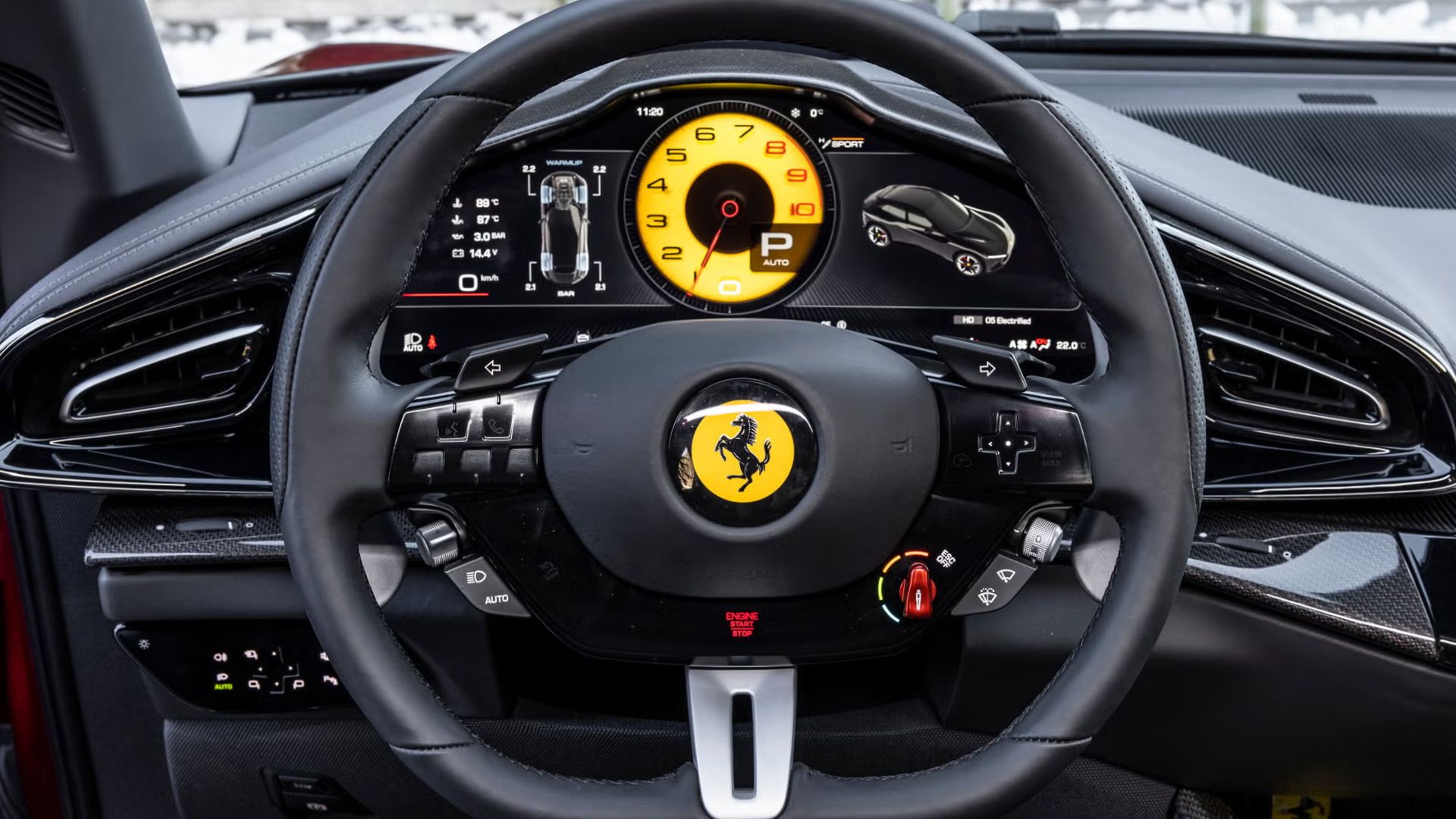 Ferrari-ratt med pekkänsliga knappar i interiören