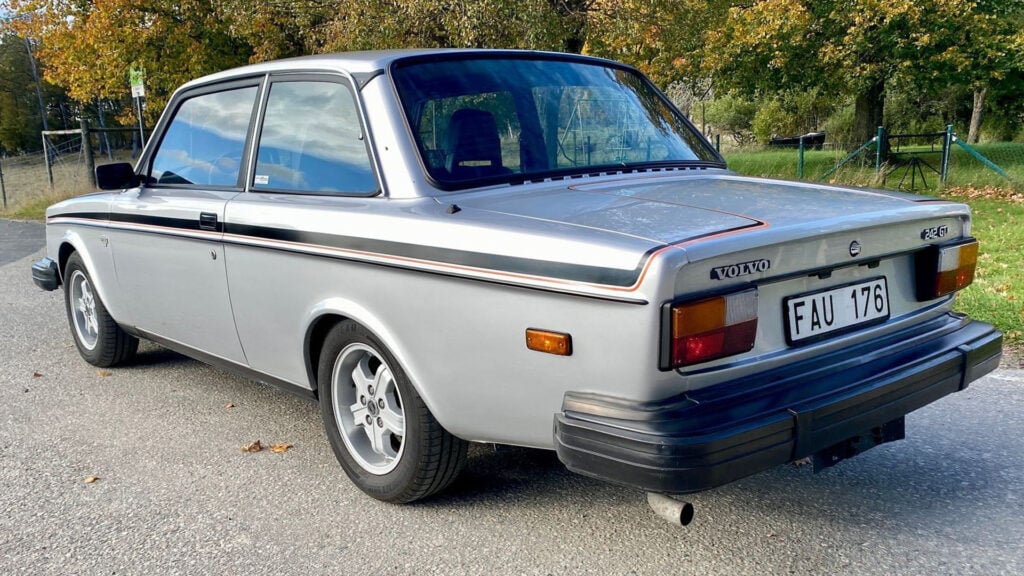 Volvo 242 GT -78 snett bakifrån