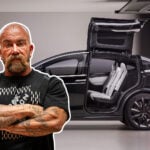 Jan Emanuel inklippt på en bild på en svart Tesla Model X.