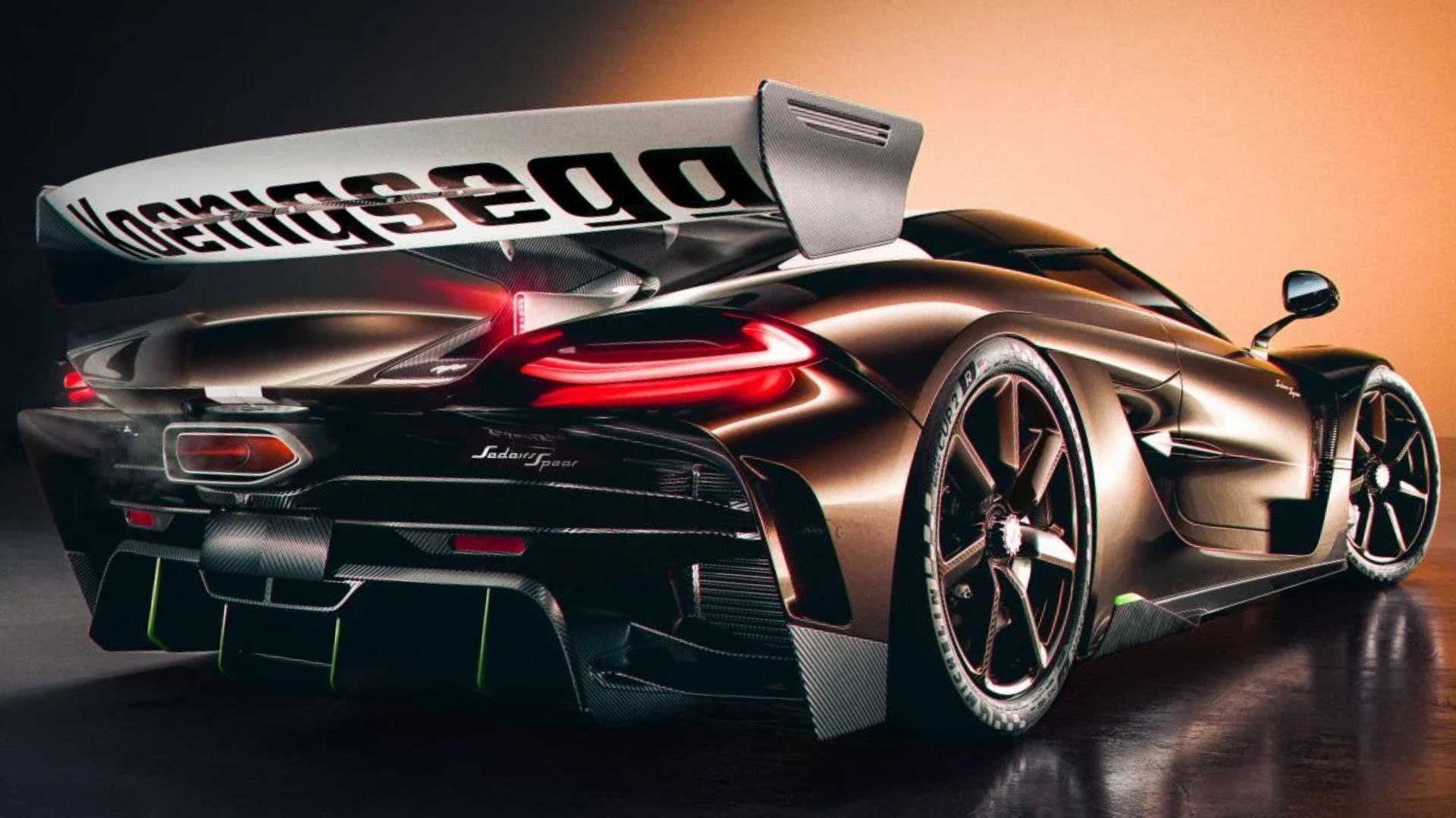 Koenigsegg Sadair’s Spear bakifrån med stor bakvinge