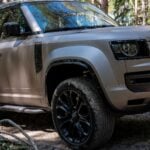 Land Rover Defender Octa i skogsterräng