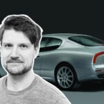 John Sempil inklippt på en bild på en Maserati 3200 GT.