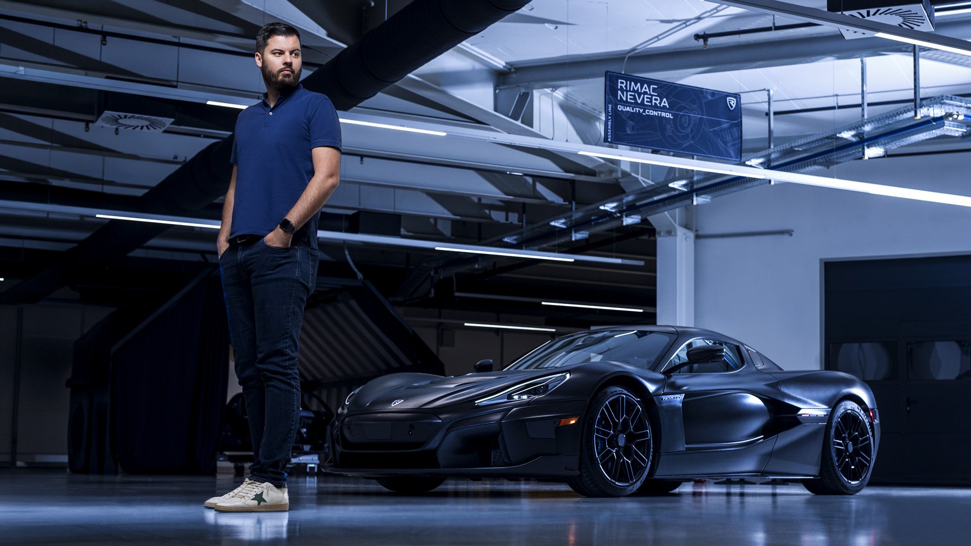 Mate Rimac framför en Rimac