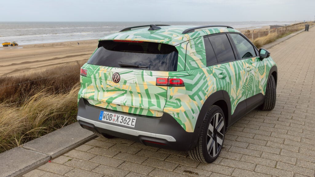 VW ID. Cross snett bakifrån