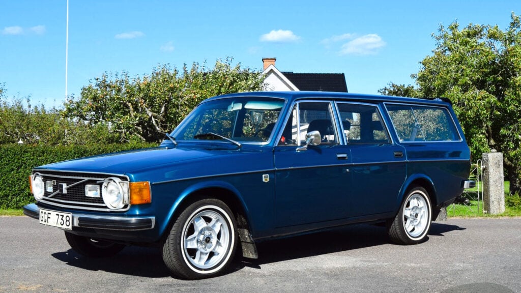 Blå Volvo 145 E 2,0 -73