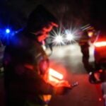 Polis kontrollerar bil under insats mot misstänkt streetrace i Göteborg