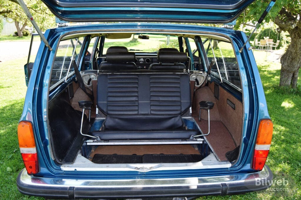 Volvo 145 E 2,0 -73 lastutrymme med extra säte