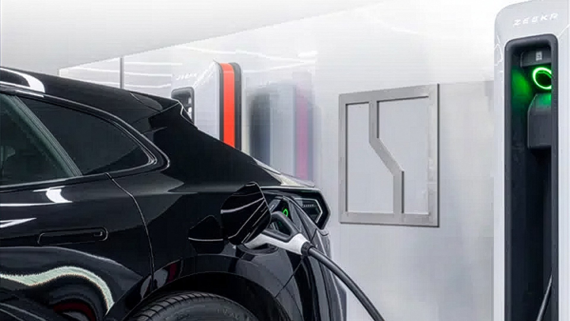 Zeekr laddar vid en laddare från Geely.