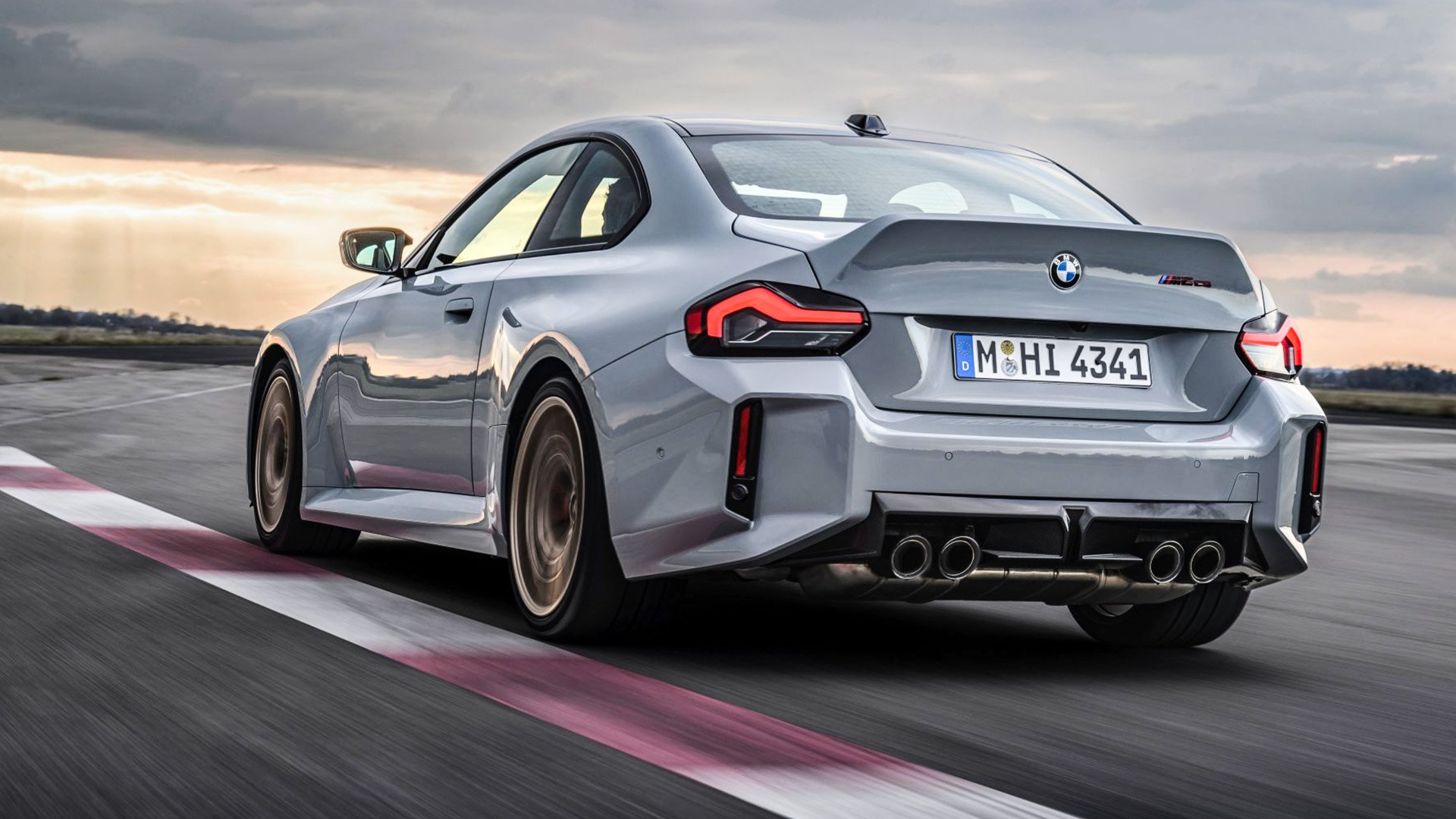 BMW M2 CS bakifrån