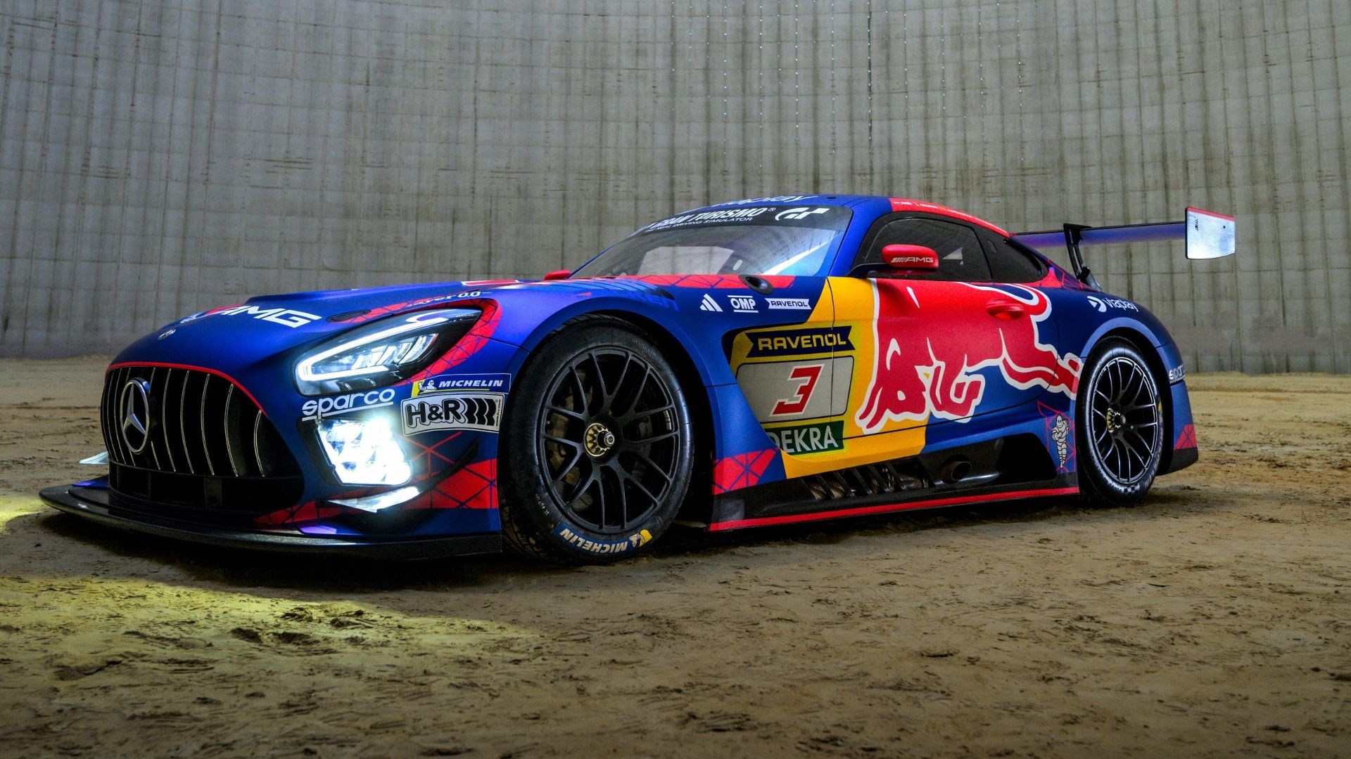 Mercedes-AMG GT3 i Verstappen Racings Red Bull-design