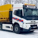 Volvo ellastbil med saltspridare