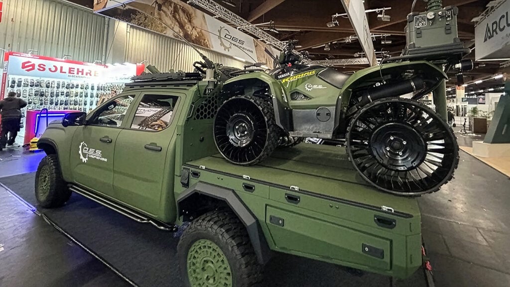 Volkswagen MV1 bakifrån