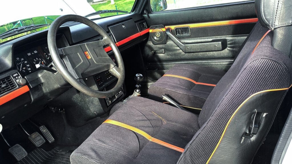 Volvo 242 GT -78 inredning