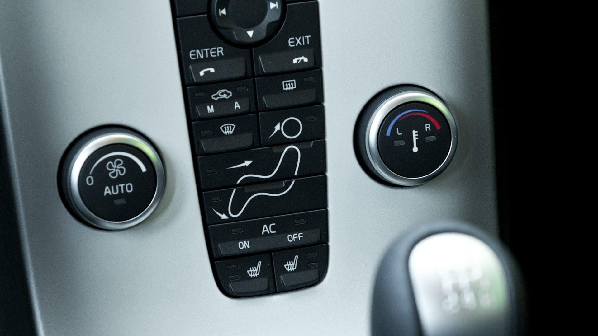 Närbild på AC-reglage i en Volvo S40.