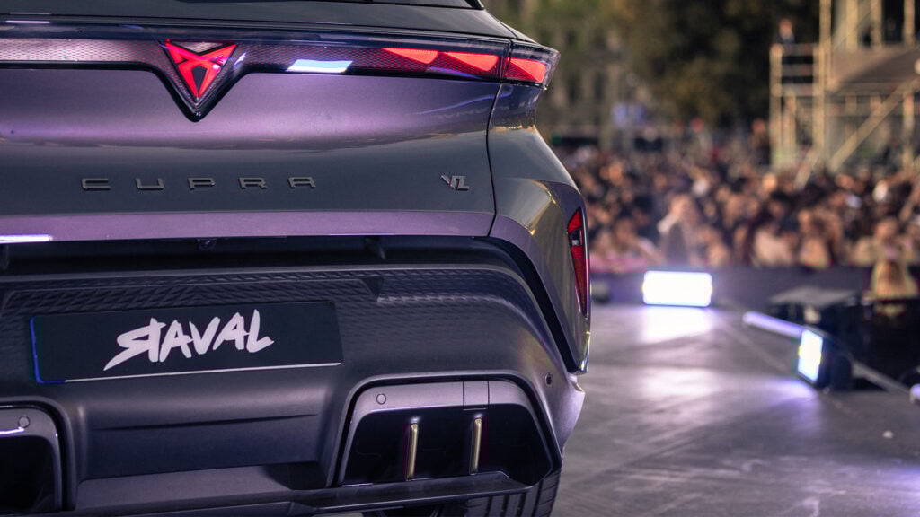 Cupra Raval detalj på bilens akter.