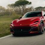 Ferrari Purosangue Handling Speciale snett framifrån på landsväg.