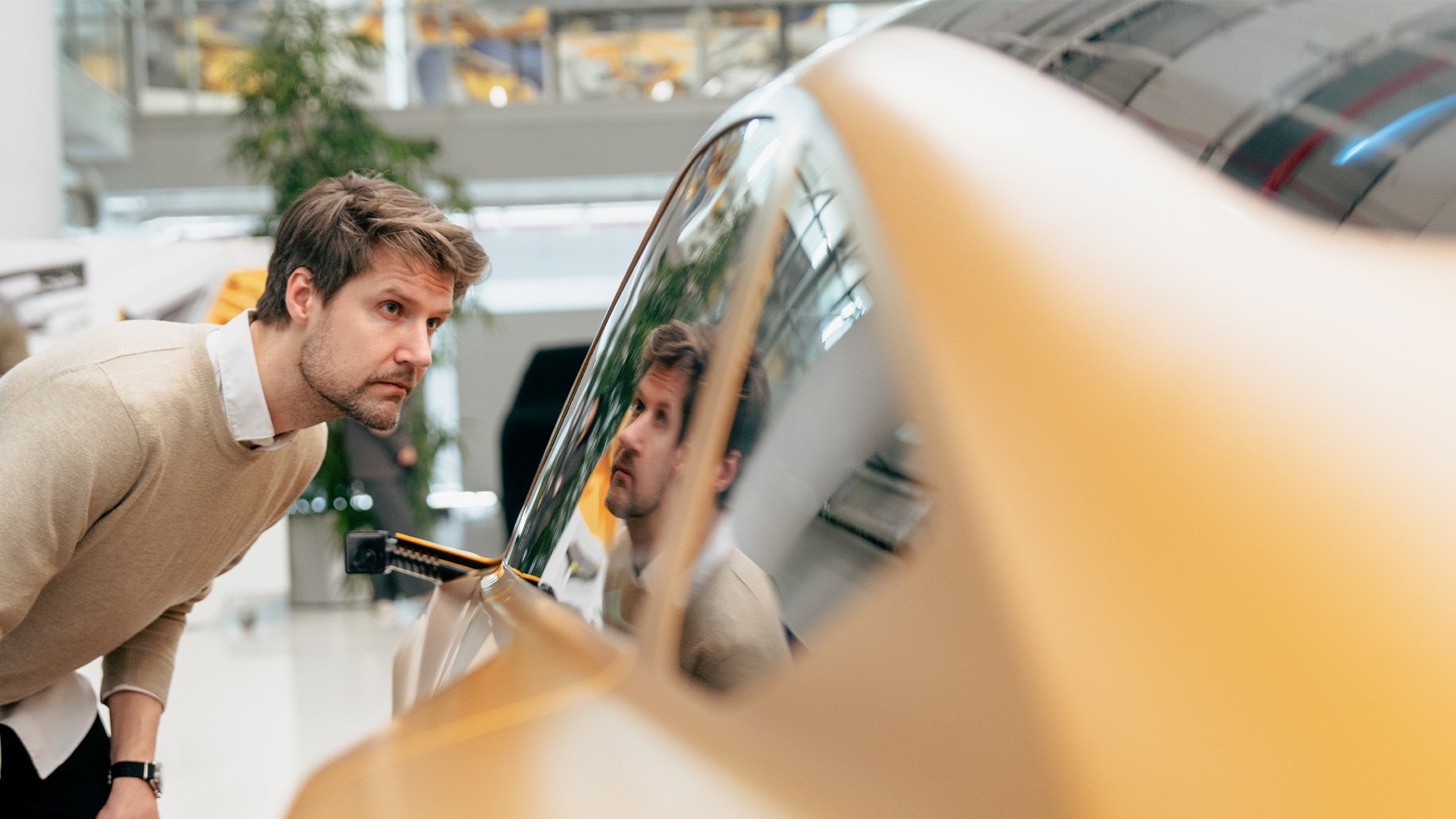 John Sempill kollar på Kia Vision Meta Turismo.